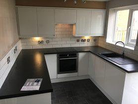 (Howdens) Kitchen supplied and fitted Project image
