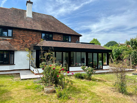 Wrap-around single-storey extension  Project image