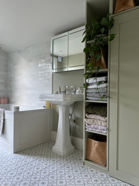 The Essence of Tranquility: Reinventing a Timeless Bathroom Retreat Project image