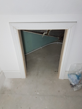 skirting and achitraves hole top floor  Project image