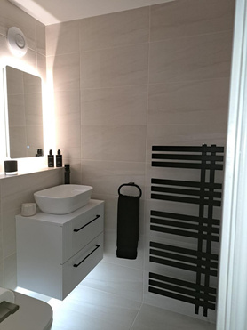 A recent En-suite and WC completed ⚫️   Project image