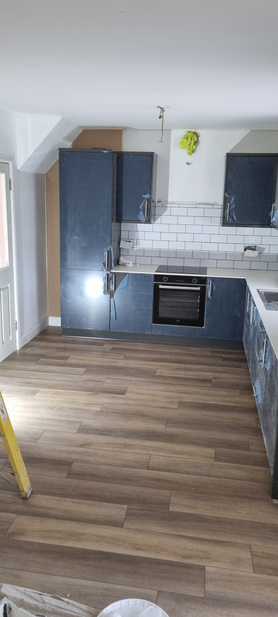 compact kitchen worktops and flooring Project image